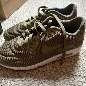 Army green Nike Air Max 90
